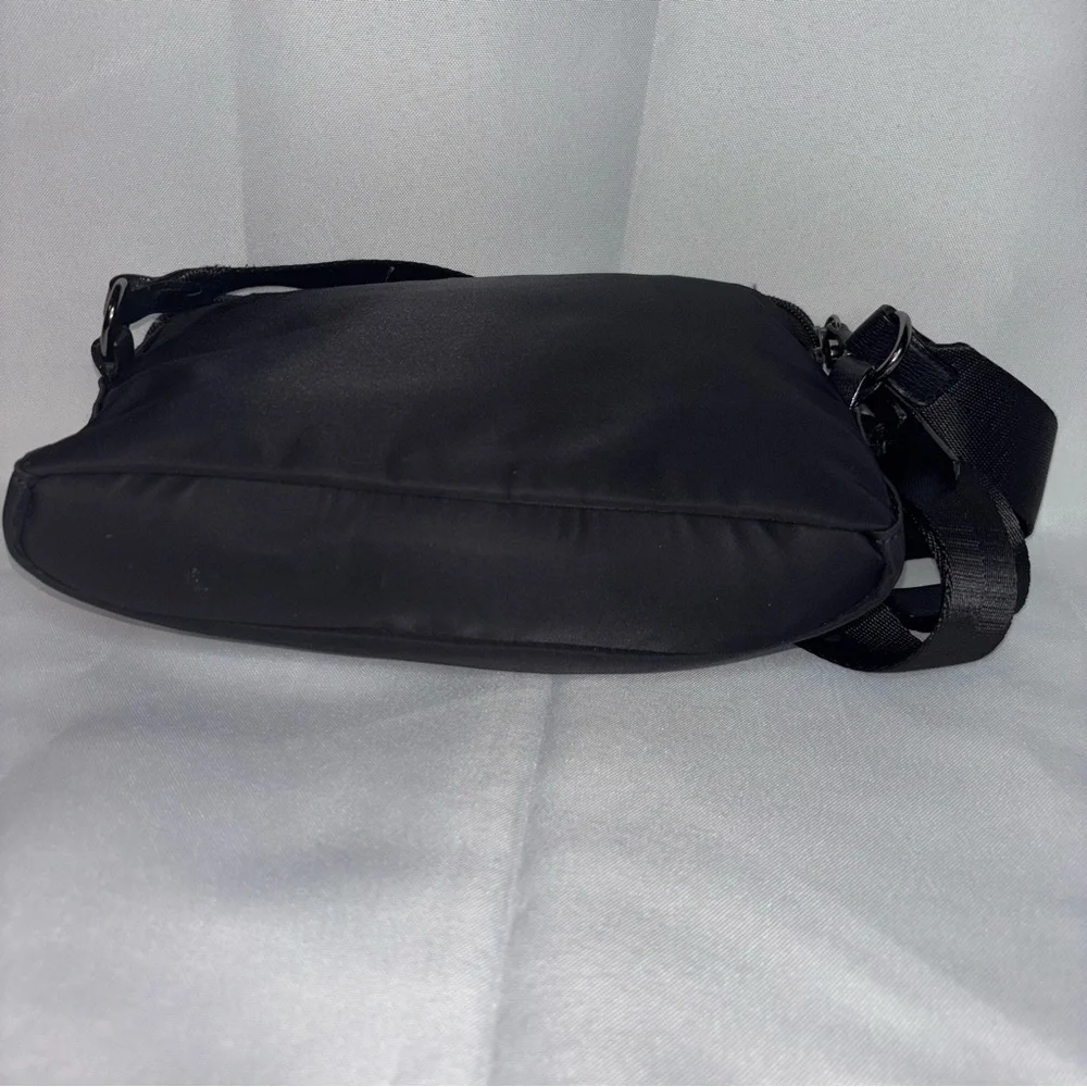 Tutilo New York Fanny Pack Black Adjustable Waist Shoulder Bag Unisex.
